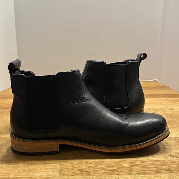 JackThreads Black Leather Kimbo Chelsea Boots w/ Lug Soles - Men’s size 8.5